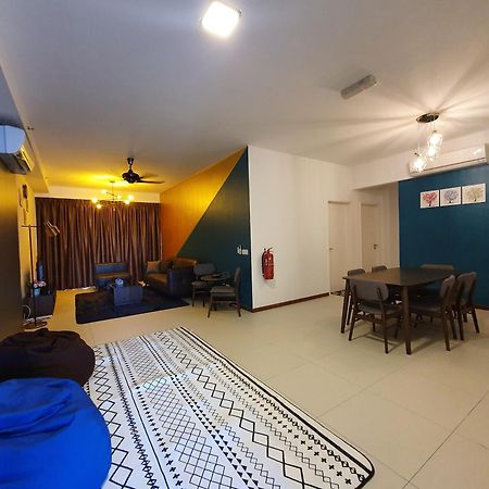 The Landmark By Katana 3Br To 4Br Luxury Seaview Landmark Homestay At Gurney 15-16Pax 无敌海景套房 Tanjung Tokong Exterior photo